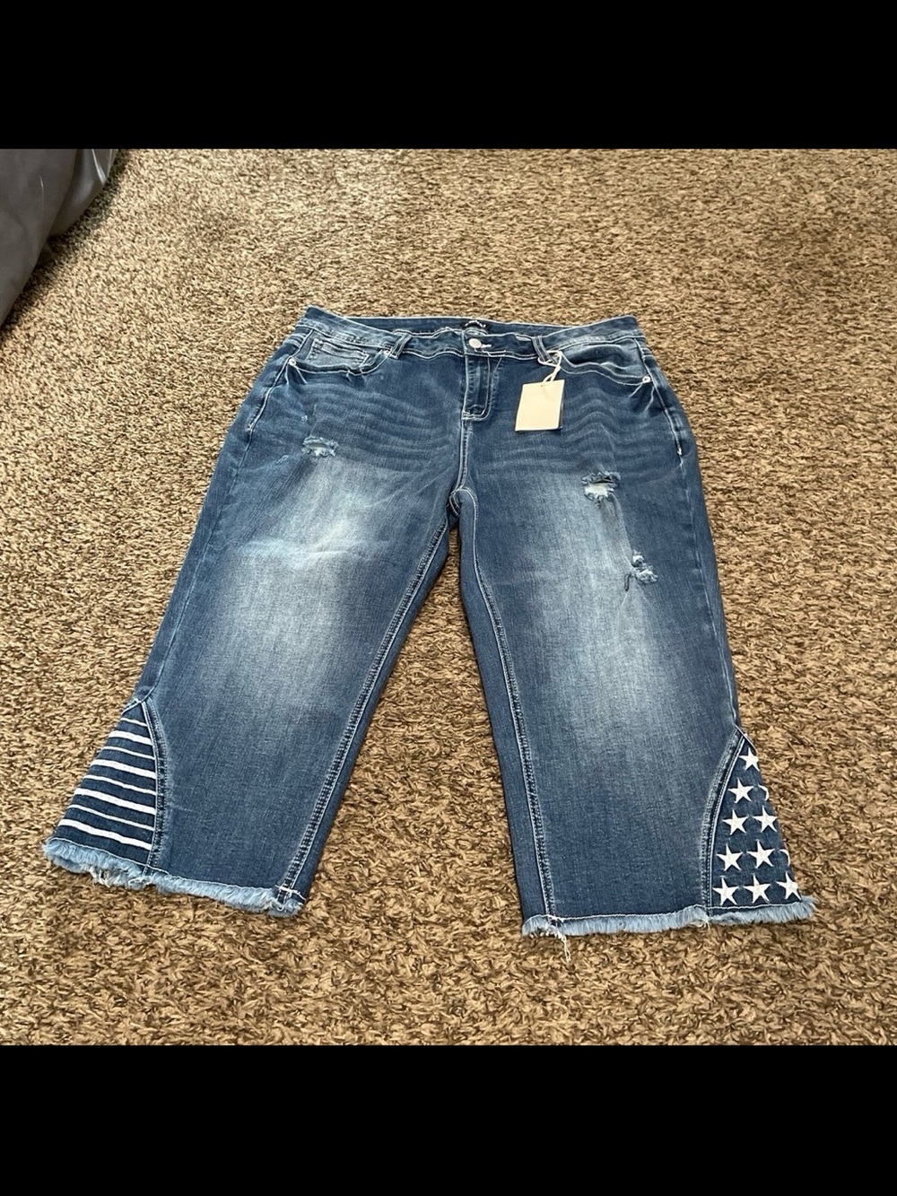 flamingals NWOT stars and stripes embroidered denim capris size 3 XL